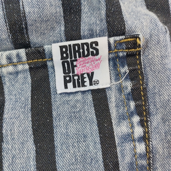 Birds of Prey Shorts Womens Size LARGE Harley Quinn Light Wash Denim Distressed - Picture 5 of 10
